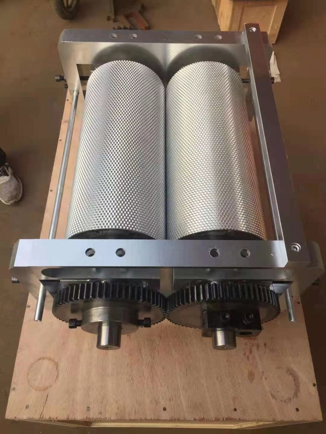 Apiculture Beeswax Embossing Machine Aluminium Alloy Comb Foundation Machinery