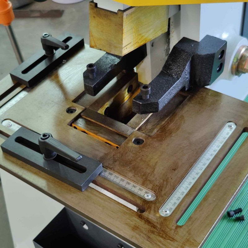 Q35Y-20 Hydraulic Combined Punching And Shearing Machine 20mm Sheet Metal Plate Multi-Function
