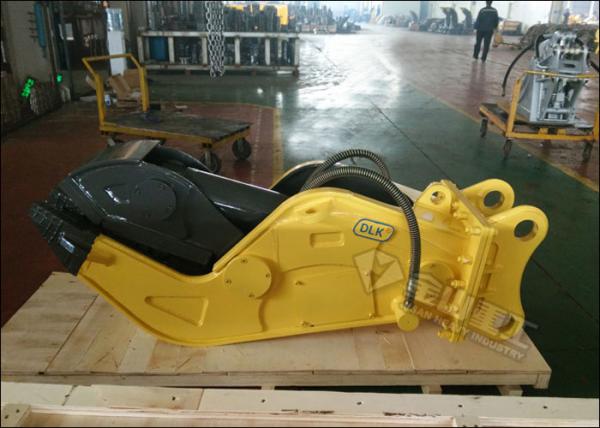 Speed Up Valve Hydraulic Concrete Pulverizer , Komatsu PC220 Pulverizer