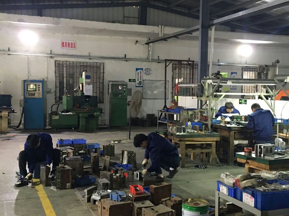 Rotary Table Vertical 160 Ton Injection Moulding Machine JTT-1600R