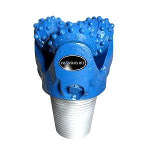  4 1/2 Inch Tricone Rock Bit IADC737 With Tungsten Carbide Inserts Manufactures