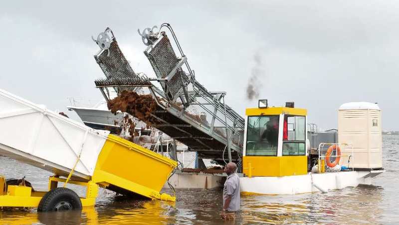 water hyacinth harvester/trash skimmer boat/water weed