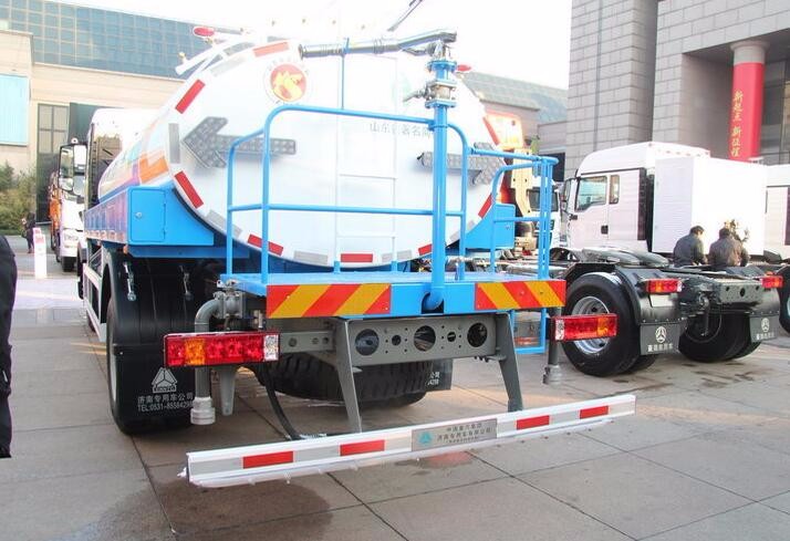 SINOTRUK HOWO 4x2 Euro II 10,000 Liters Water Tanker Transport Truck for sale