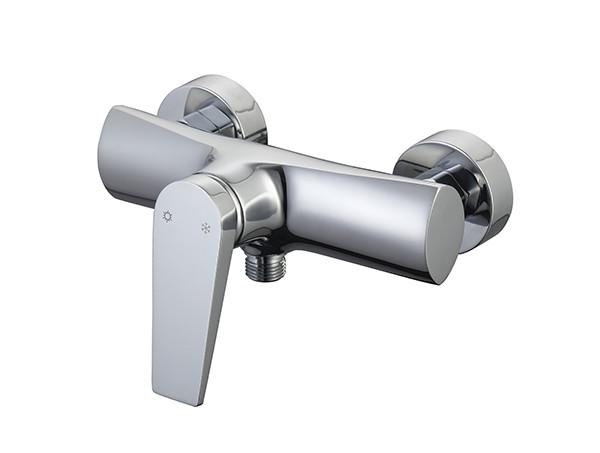 Single lever bath or shower mixer bathroom chrome brass tap faucet cold and hot