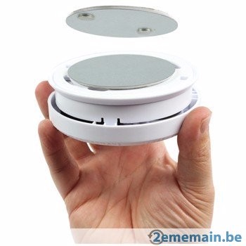 Convenient Fastening Plate for Magnetic Mounting of Smoke Detectors Used Thermometer