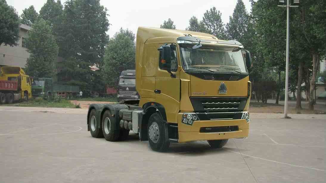 SINOTRUK HOWO 4 x 2 Right Hand Driving Prime Mover Tractor Trailer Truck Towing Head 371HP,420HP