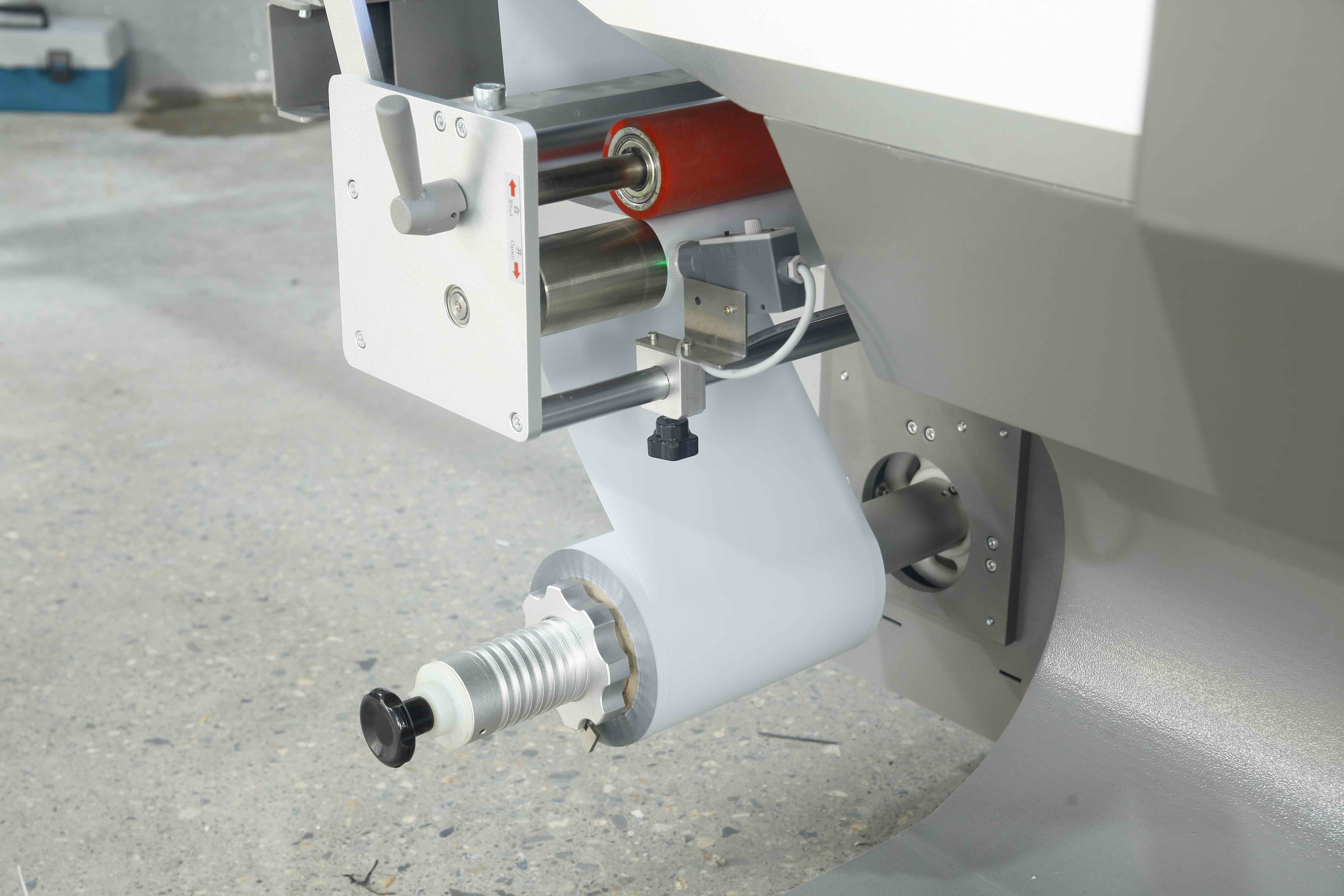 toothbrush casters packaging machine horizontal electrical switch socket flow packaging machine for softclose hinges
