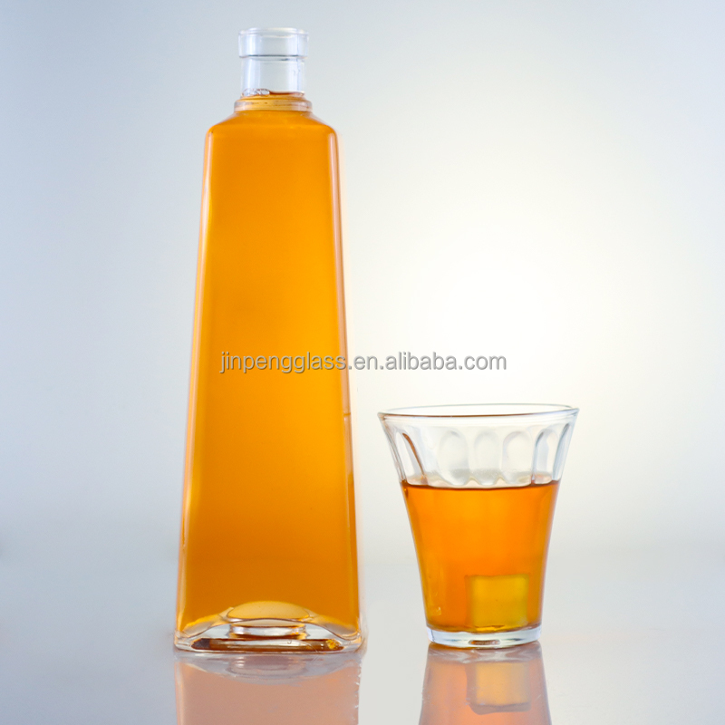 Customized Logo Clear Glass 750ml Whisky Bottle with Cork and Square Shape