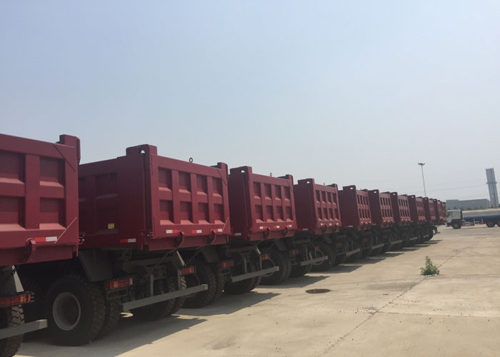 Mineral Transport Automatic Dump Truck Tipper 30-40T 5800 * 2300 * 1500 mm Cargo
