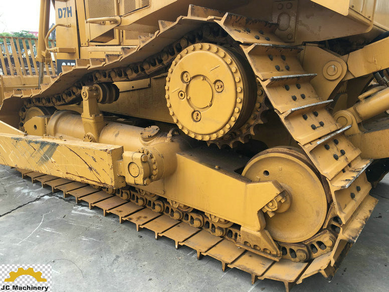 Yellow Old Cat Dozer / Cat D7H Dozer With 3 Shank Ripper And Good Undercarriage