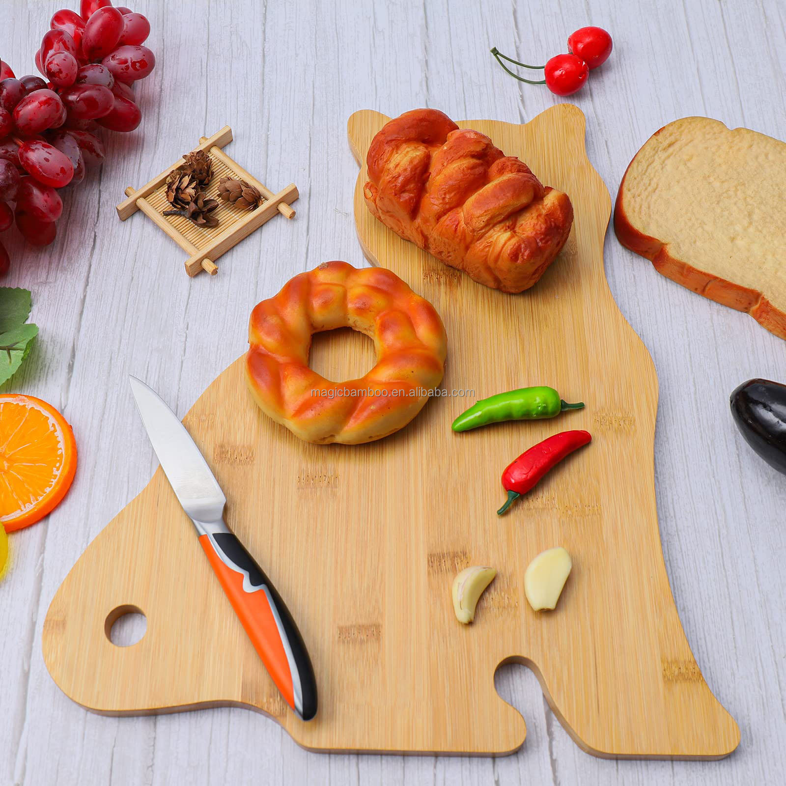 Sustainable Bamboo Cat Shaped Cutting Board Wooden Serving Board Kitchen Chopping Board 38.2*33.1*1.6cm