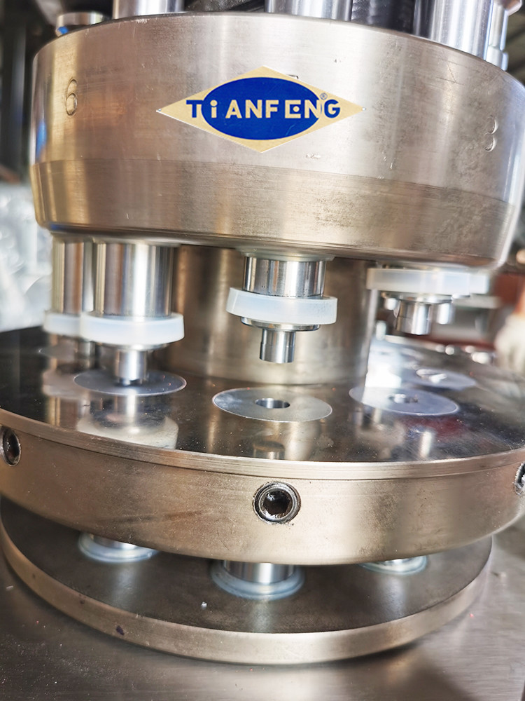 Lab Pharmaceutical Machine Rotary Tablet Press With 60KN Pressure Diameter 20mm