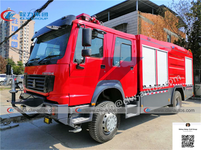 ​​​​​SINOTRUK HOWO 4x4 Offroad Fire Engine Truck With 4000 - 6000L Water Foam Tank