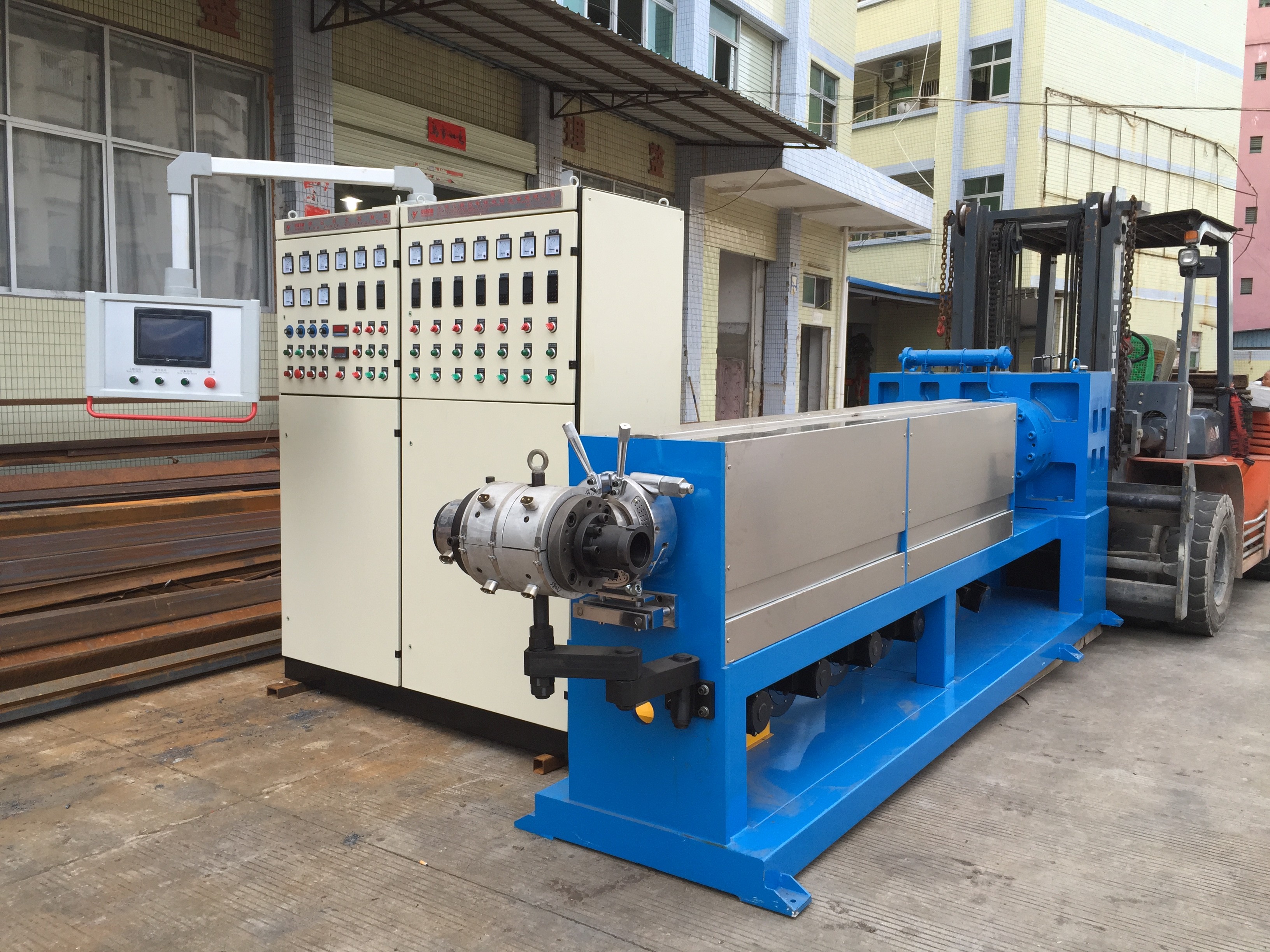 100mm Outdoor Cable Extruder Machine with PLC system Simens Motor
