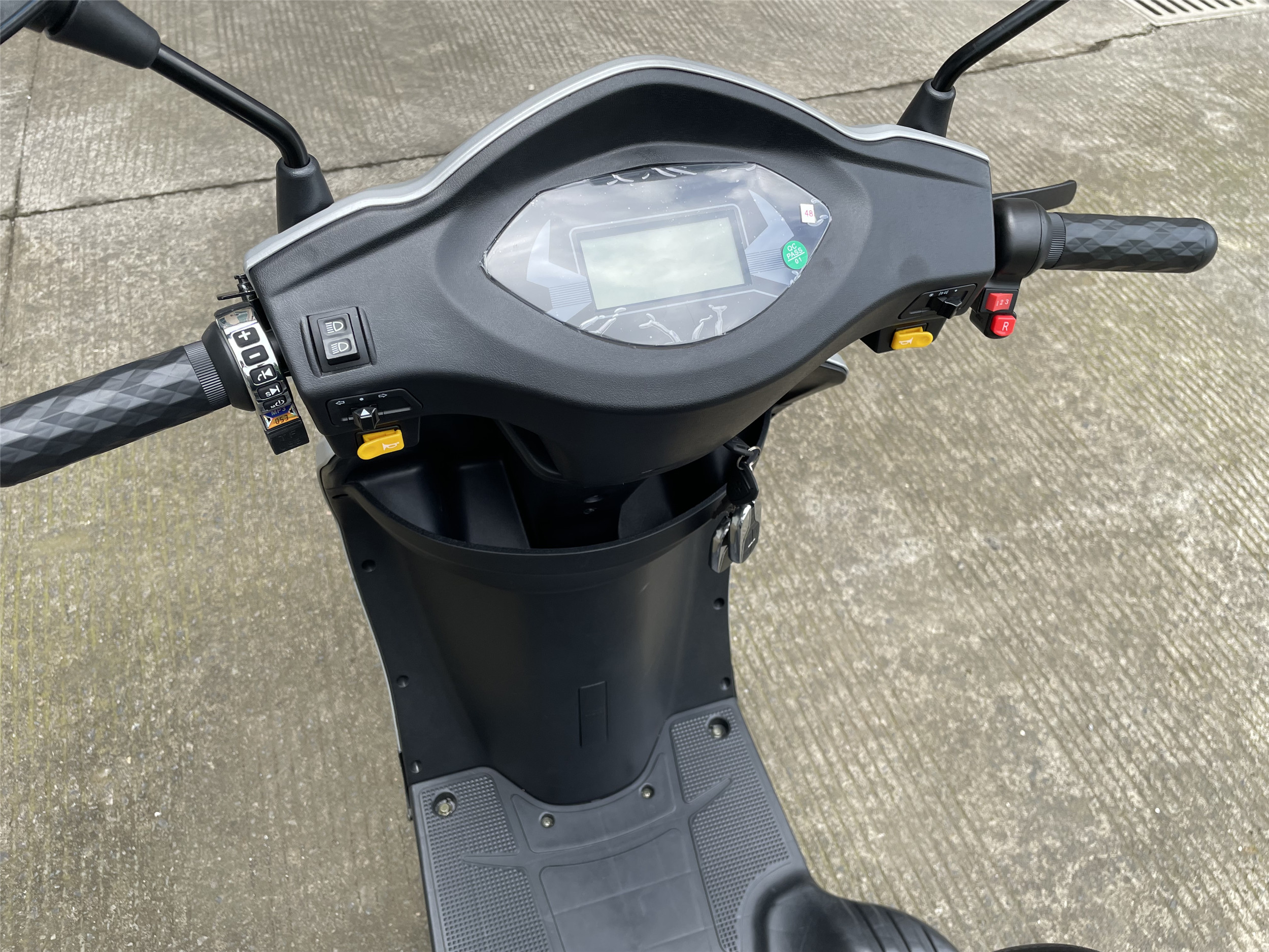48V 500W 3 Wheel Electric Mobility Scooters With Seat TUV CE EMC Certificated