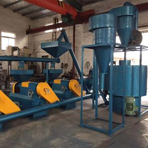 10 Mesh 60kg/H Tire Crusher 22KW Tyre Powder Making Machine