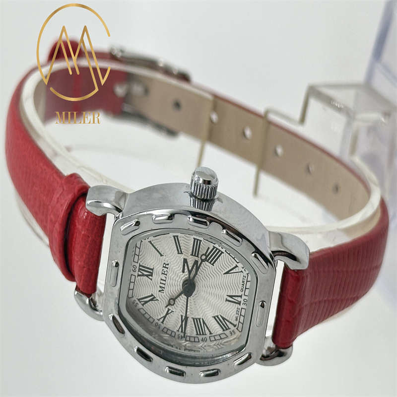 Modern Leather Strap Quartz Wrist Watch With 30 Meters Water Resistance
