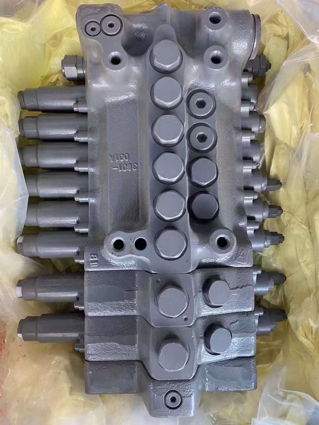 Excavator Distributor Control Valve IB18-8027 For LiuGong 908 ISO9001 CE Approved