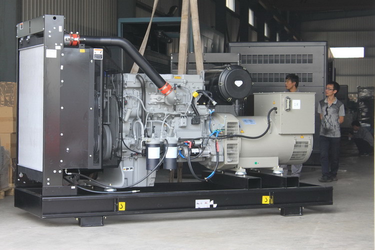 Diesel Engine 300KVA UK Generator With 240KW Perkins Diesel Generator Set