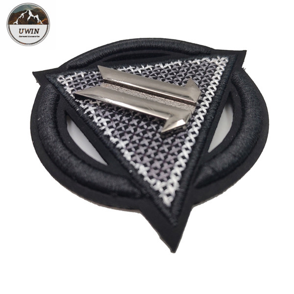 Eco Friendly Material 3D Embroidery Patches Sew On Backing With Metal Label