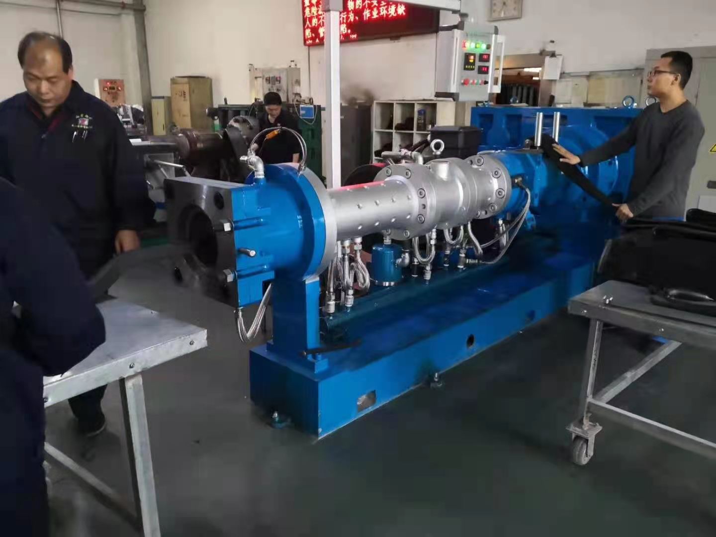 Roller Extruder Machine With Max Screw Speed R/Min 44 And Voltage 380V