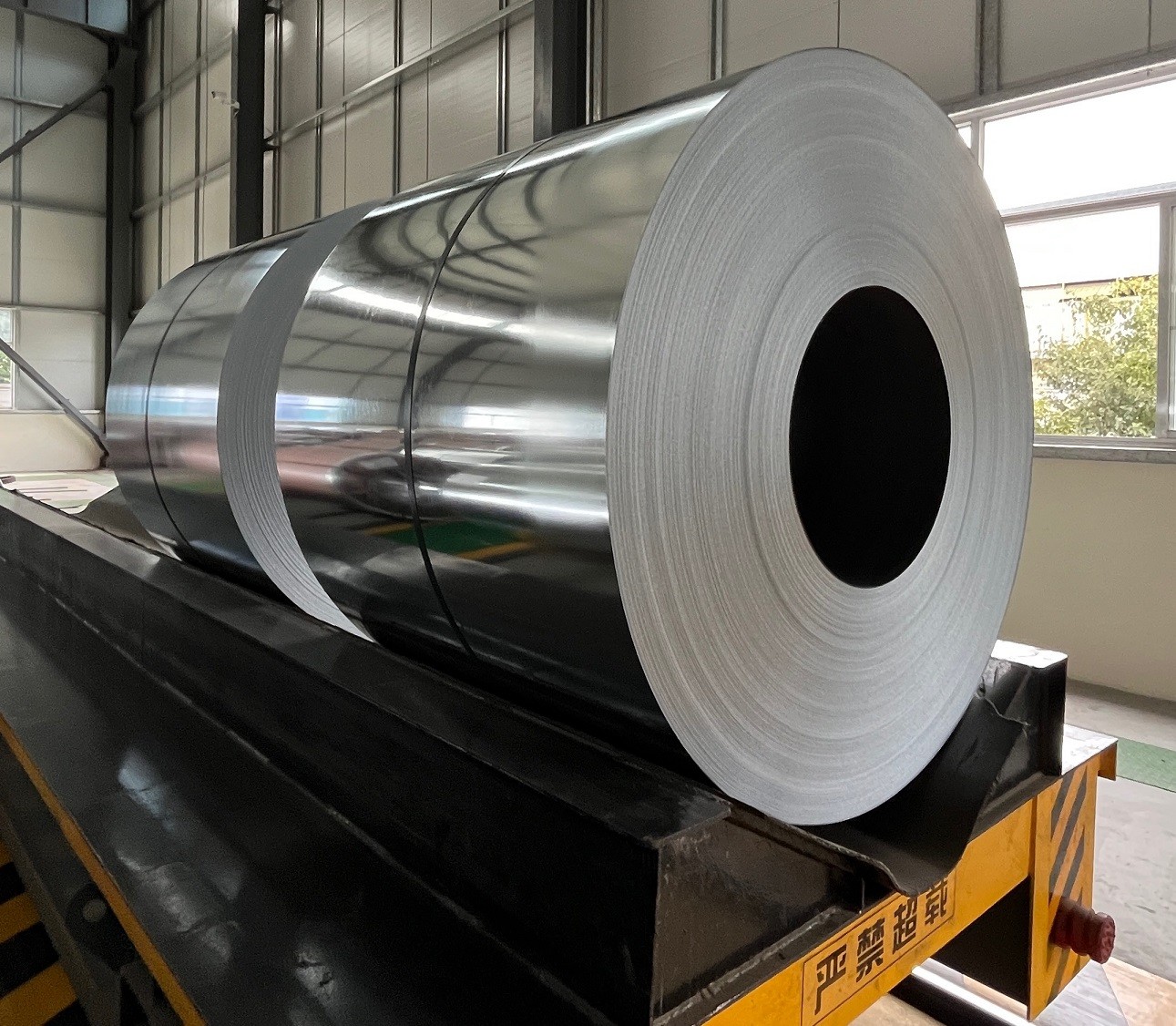 JIS G3320 Z70 0.45mm 750mm Galvanized Iron Sheet Shinny And Matt Zero Spangle DX51D S280GD