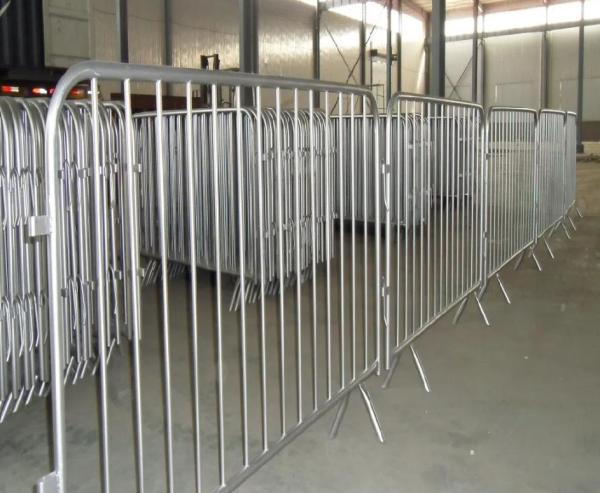 China Wholesale Flat Feet Hot Dipped Galvanized Steel Crowed Control Barrier