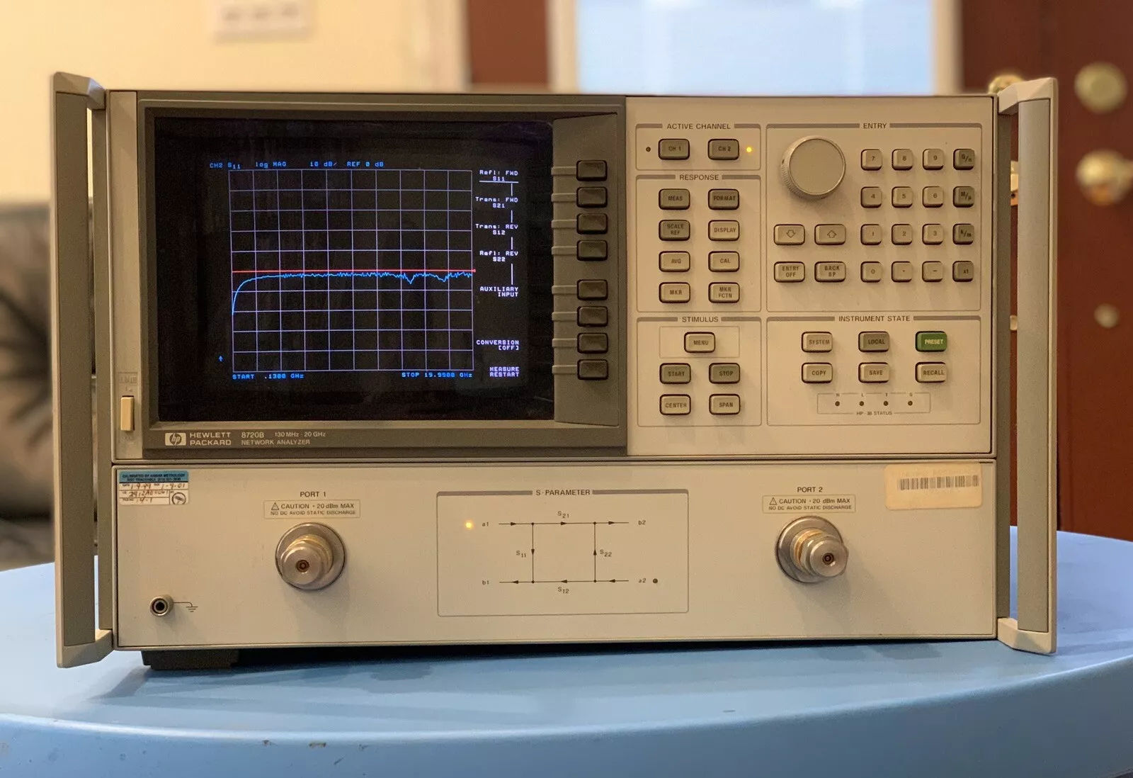 HP 8720B NETWORK ANALYZER 130 MHz-20 GHz - Picture 1 of 4