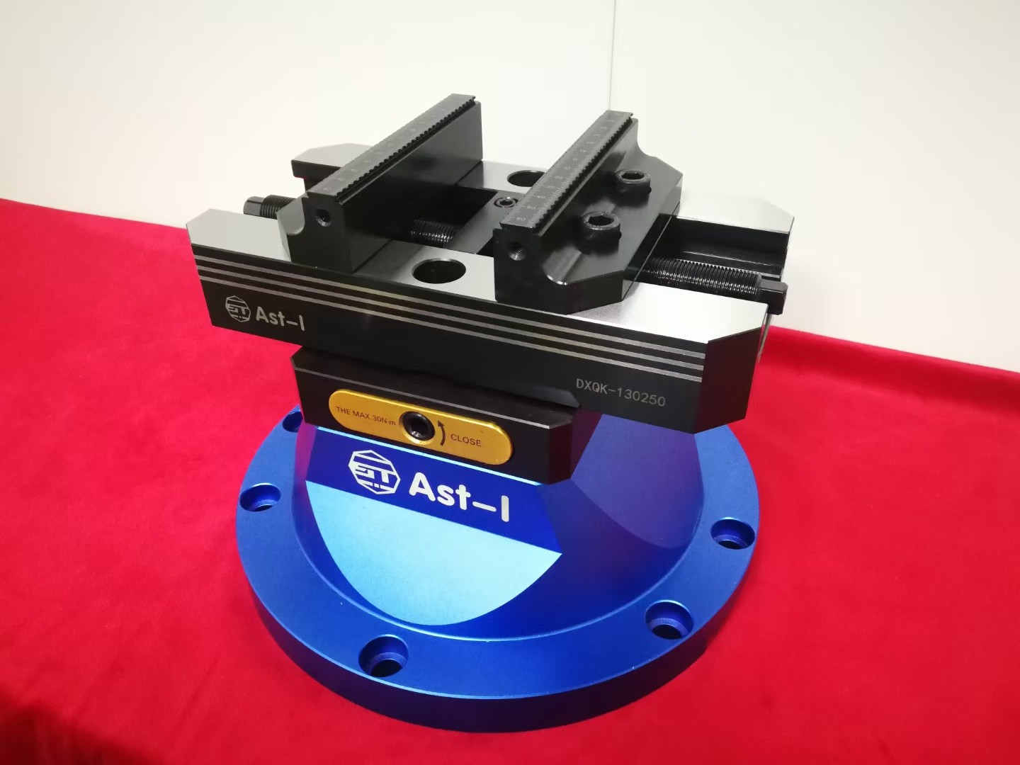 Compact Multi Power Axis Fixtures Alloy Steel 5th Axis Self Centering Vise