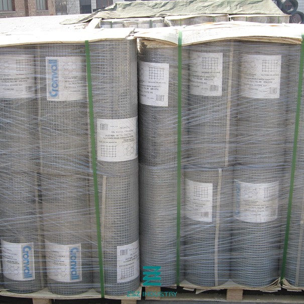 Construction Wire Mesh Fencing Rolls , Silver Welded Wire Fence Roll