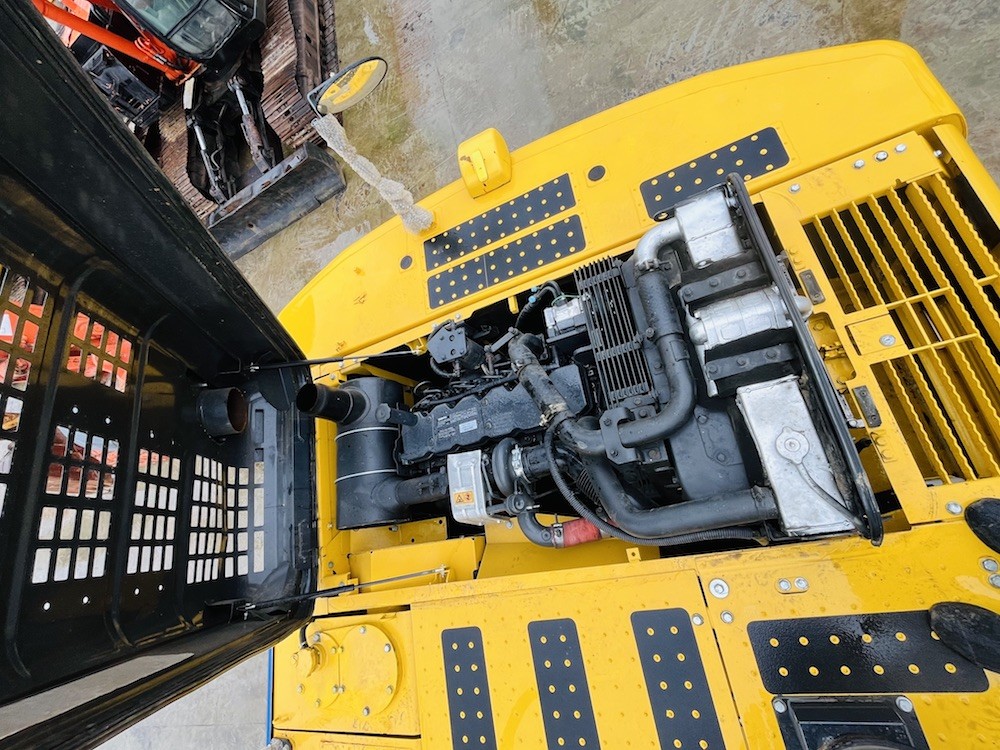 Second Hand Komatsu PC220-8 Hydraulic Crawer Excavator Backhoe Used 22 Ton Digger Construction Machinery