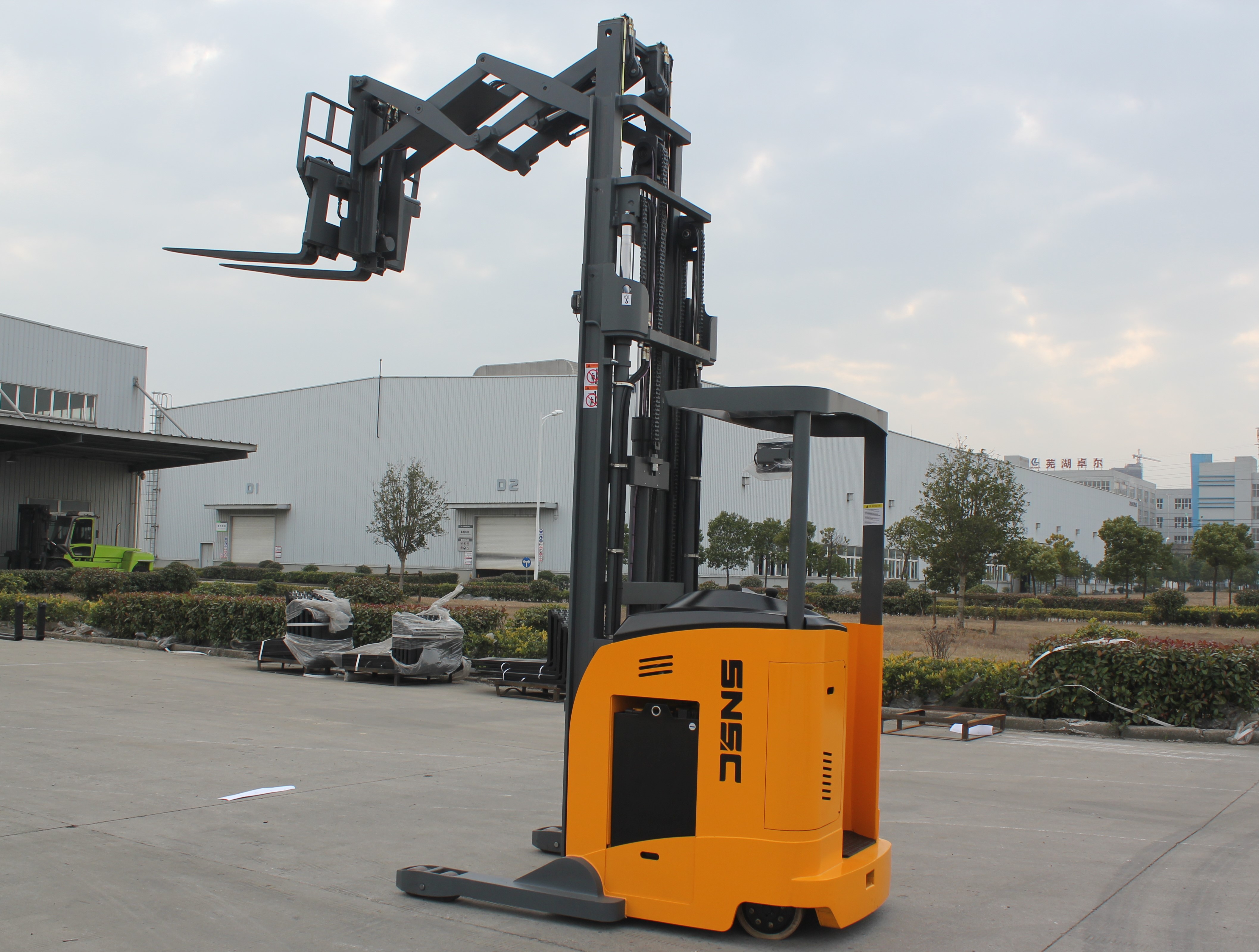 Double Scissor Electric Reach Truck for Smooth and Easy Lifting of 1.5 Ton 2 Ton