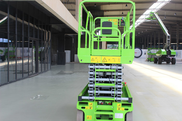 Working Safe Aerial Work Platform Manlifts 6m Height For Indoor