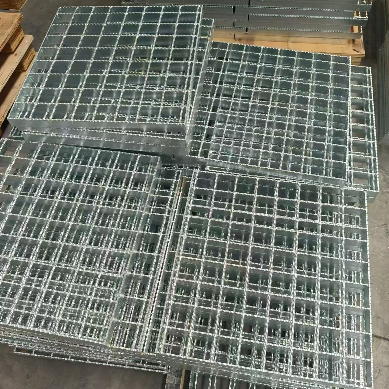 Food-Grade Steel Gratings: Compliant with Hygiene Standards