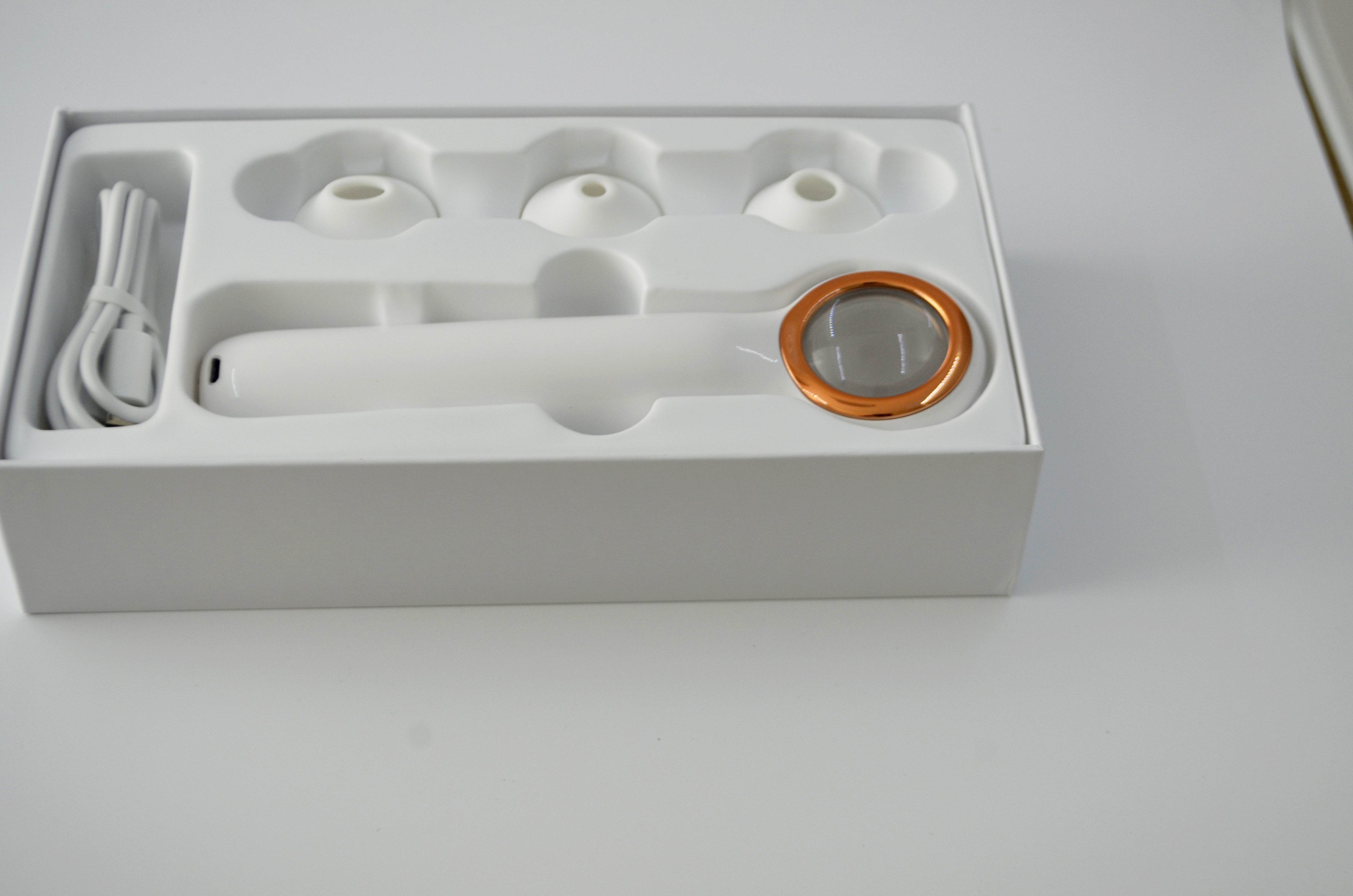 One Button Visible Magnifying Glass Visible Blackhead Remover