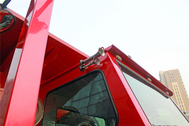 Heavy - Duty Sinotruk Howo Load Dump Truck 6*4 / 30 Tons Tipper Truck