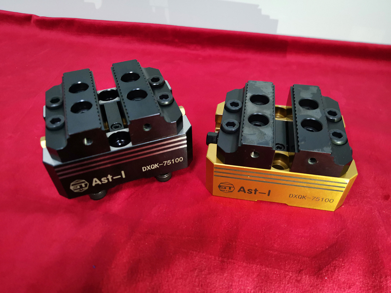 0.02mm 5 Axis Vise 60Nm Maual Self Centering Machine Vice 75100