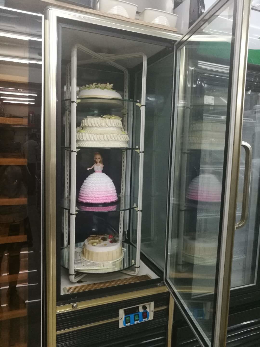 4℃~8℃ Food Warmer Showcase , Four Sided Glass Door Rotary Cake Display Cabinet Upright Refrigerator