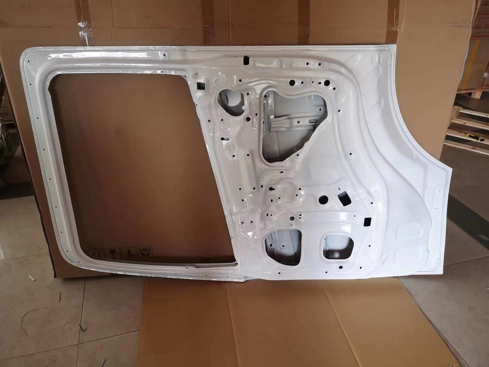 Shuttle 700 Front Door 67013-2572 Carton Box Packing Hino Heavy Truck Body Parts Hino700 Exterior Automotive Parts