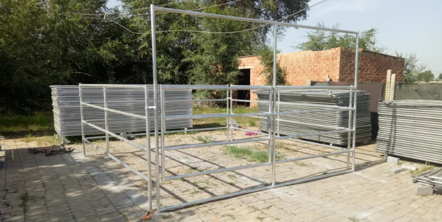 Square Pipe Oval Pipe Welded 2x1.5m Cattle Livestock Panels