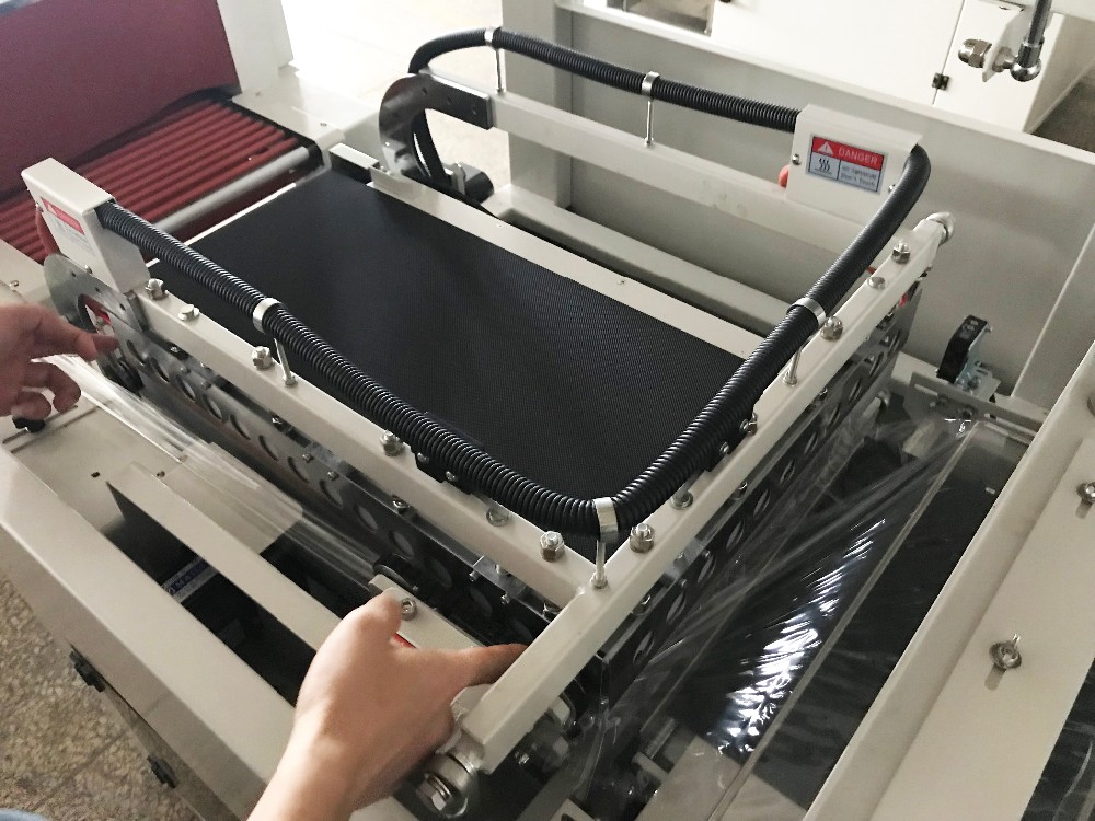 Plastic Shrink Wrap Machine Can Bottle Shrink Wrapping Machinery For Sell