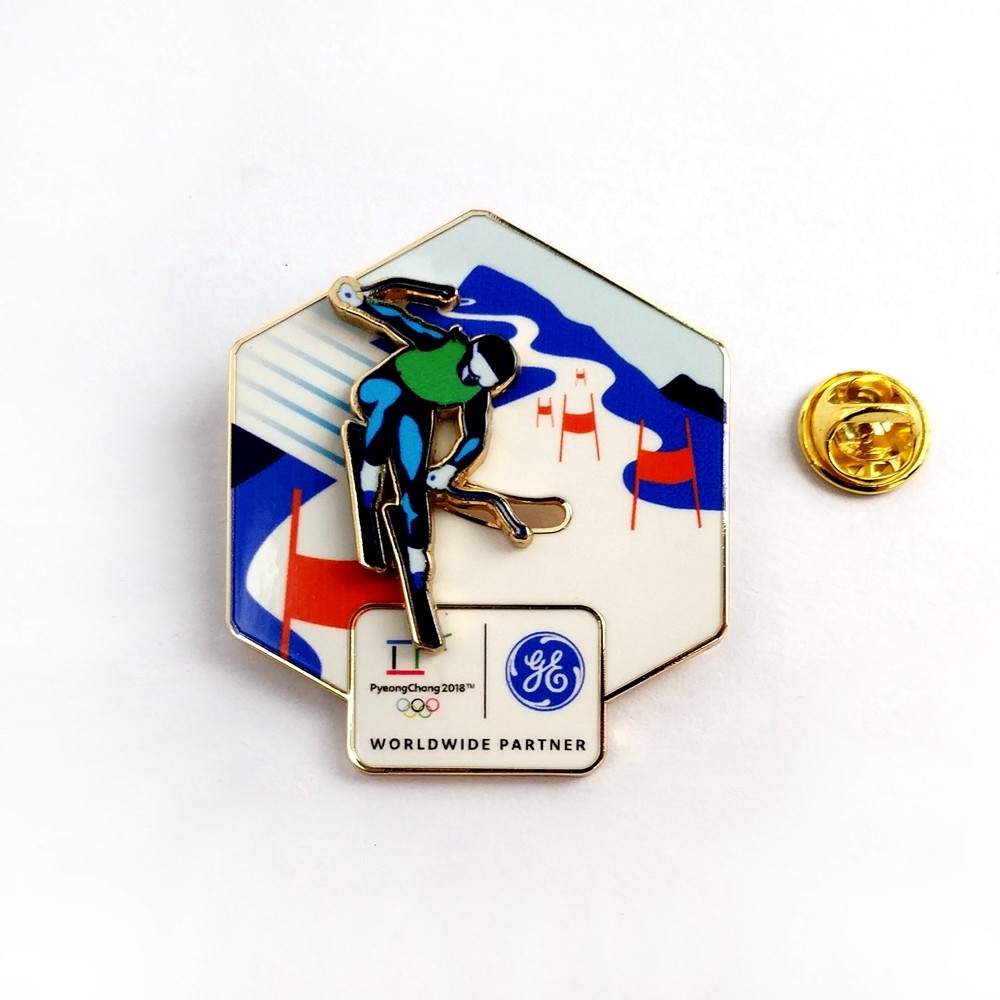 UV Printing Spinning Pin Badge with Polished Finish Expert Craftsmanship and Customizable Design