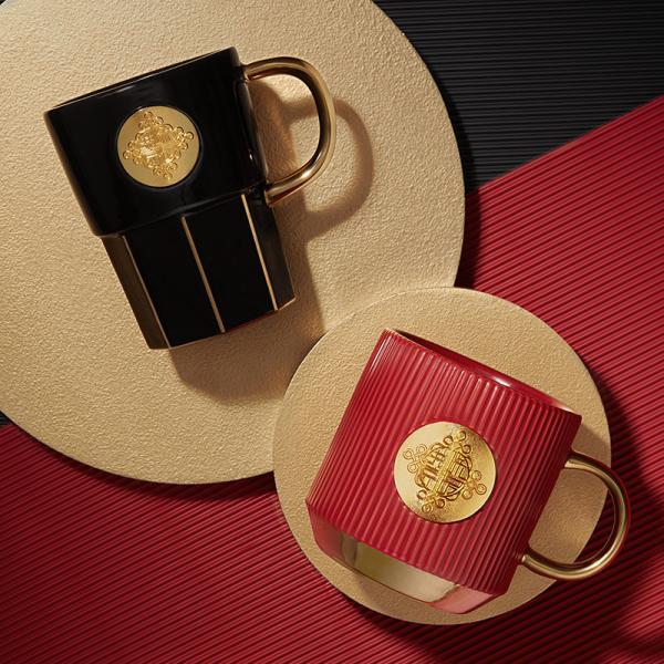 Customized Gold Handle Mugs With Gold Nameplate In Durable Earthenware /