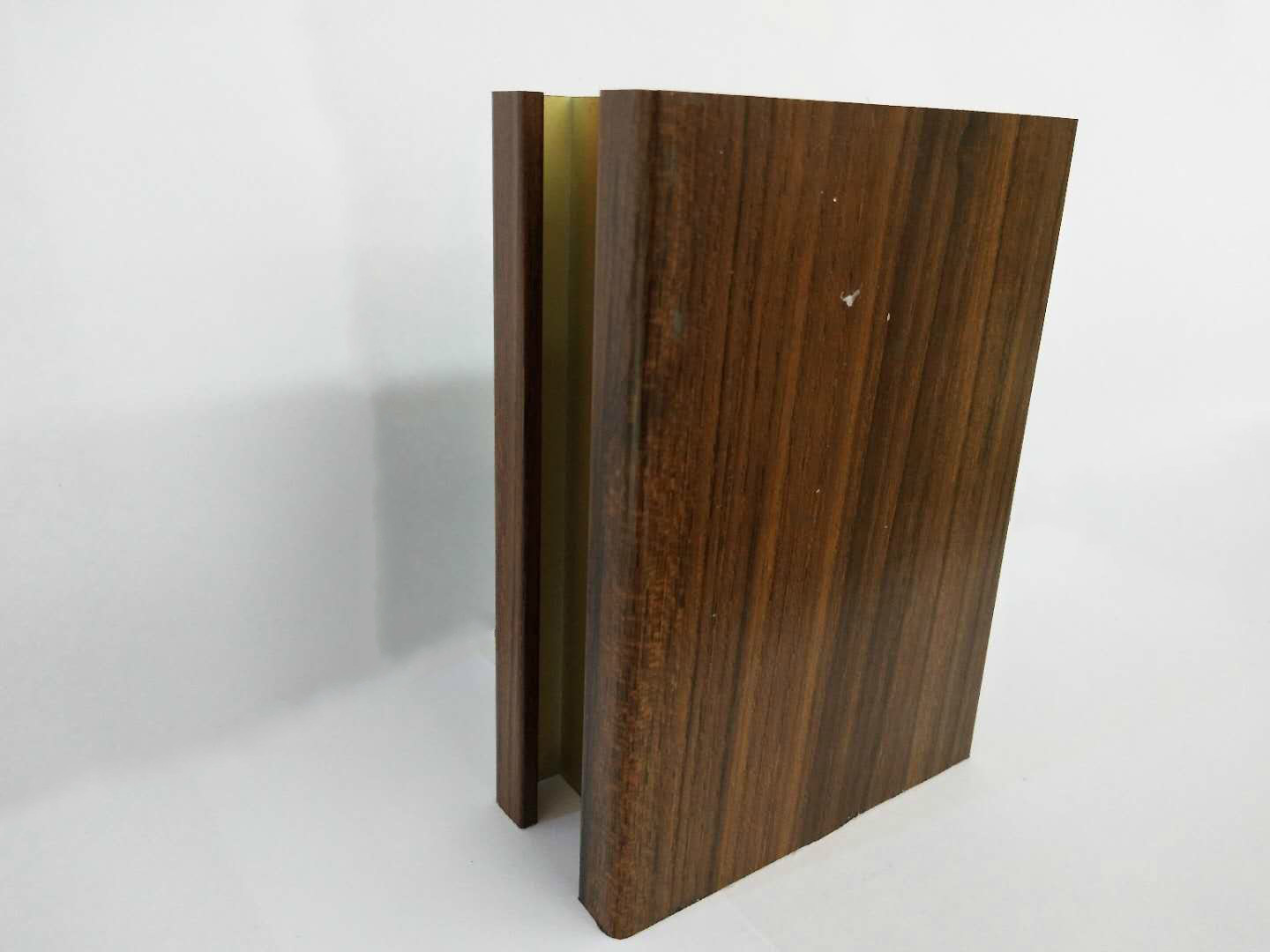 Green Substantive Wood Finish Aluminium Profiles No Discoloration