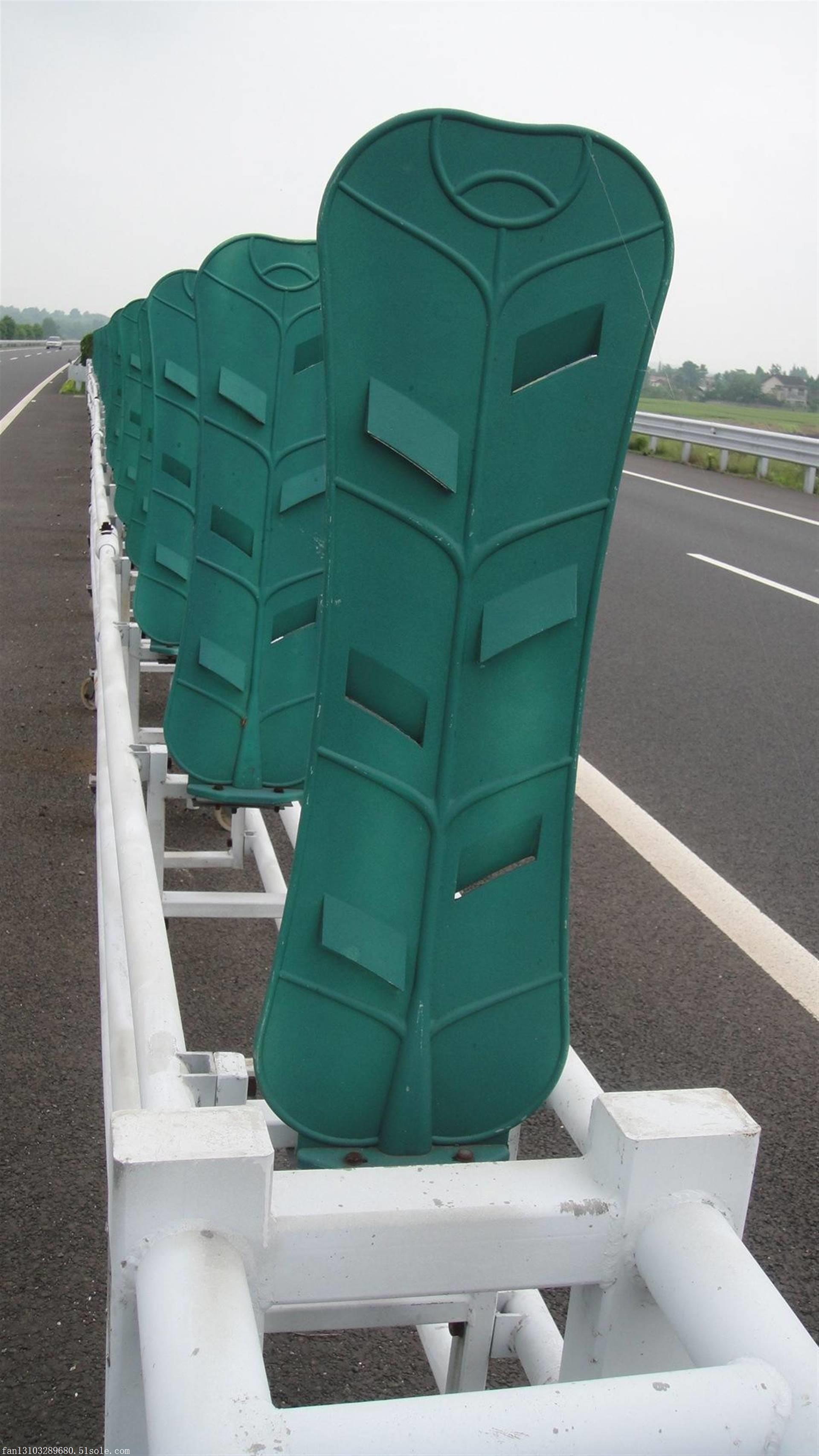 Highway Guardrail Reflective Road Facilities Durable Anti Dazzle Board Anti Glare