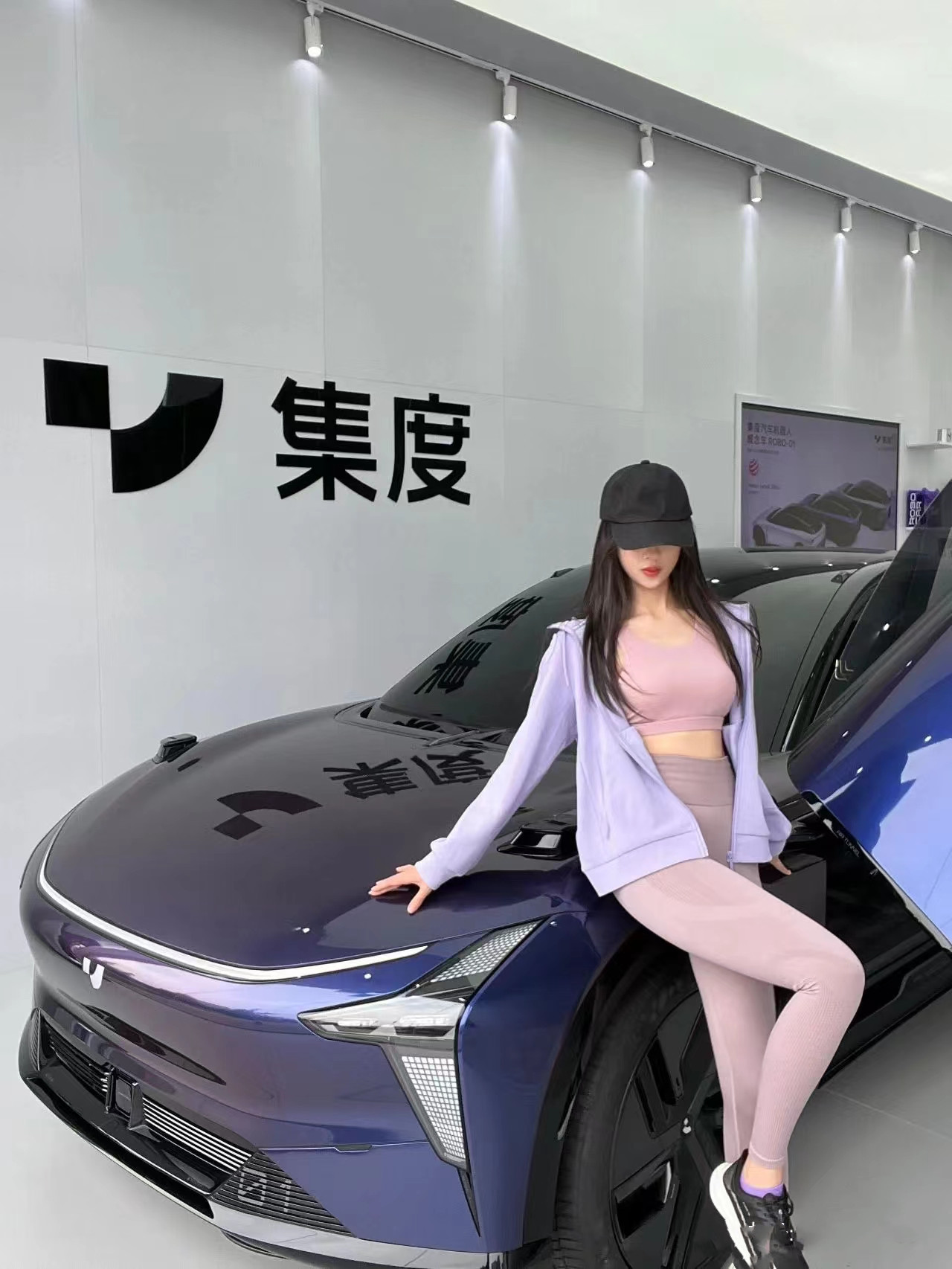High Speed 2023 ROBO 01 Electric Car 100kWh Battery 600km Range Double Motor 4WD Maximum Torque Nm 400-500Nm