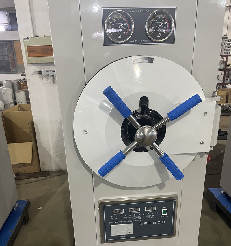 Horizontal Cylindrical Autoclave 0.22Mpa High Pressure Steam Sterilizer 9KW