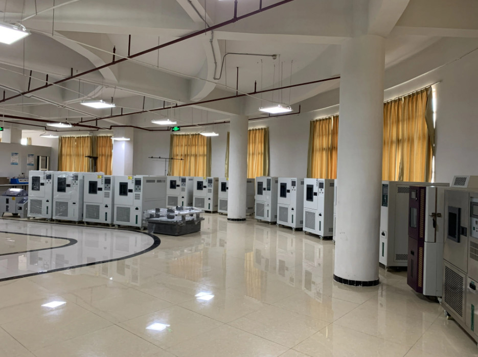High Intensity UV Test Chamber UV Wavelength 290-400nm Humidity Range ＞90%RH