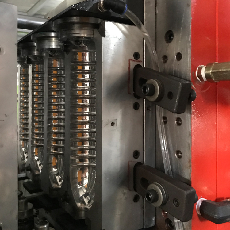 PET Stretch Blow Forming Machine For Bottle Production Bottle Capacity 750ml