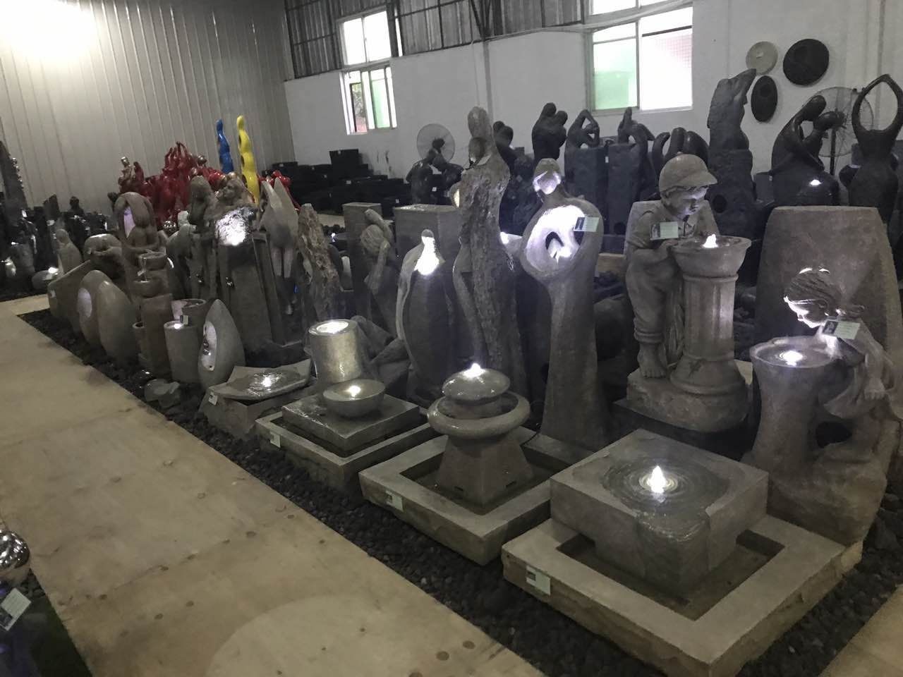 Contemporary Garden Fountains , Statue Water Fountains Custom Design Acceptable